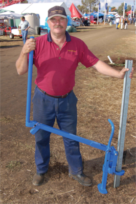 Demonstrating one of out pullers